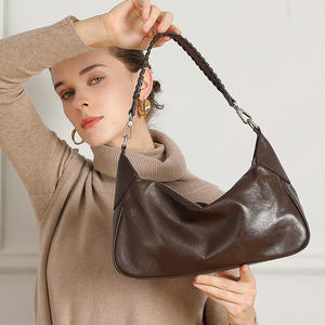 Sac à bandoulière de luxe en cuir véritable pour femme, grand sac fourre-tout pour les trajets quotidiens, sac cosmétique de luxe à bandoulière pour femme - Product Image 1