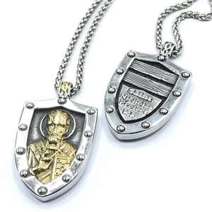 सबसे अधिक बिकने वाला यूरो-अमेरिकी ट्रेंडी निक्लॉस अभिभावक शील्ड हिप-हॉप नेकलेस टिकाऊ विंटेज शैली थोक स्टेनलेस स्टील - Product Image 4