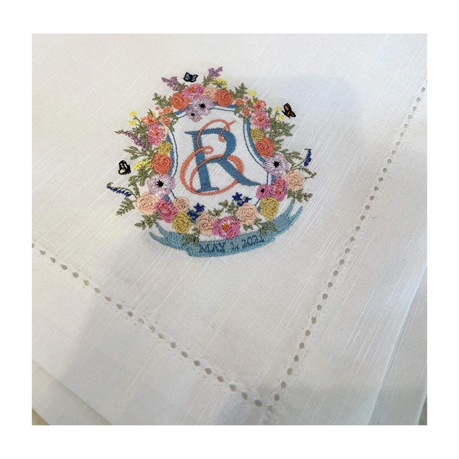 ナプキン刺繍リネンプリントディナーナプキンカスタム白いロゴ結婚式の布テーブルナプキン100% リネンナプキン