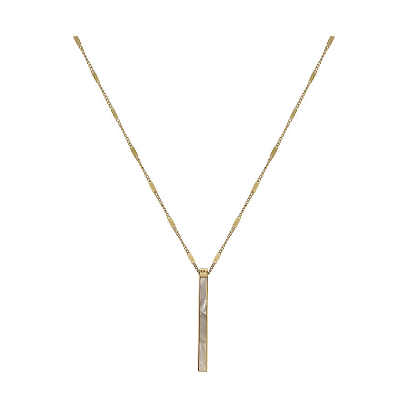 Collar geométrico de tiras largas en oro.