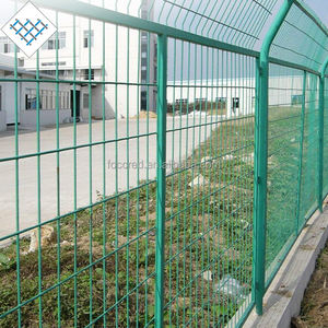 Clôture galvanisée soudée de 6 pieds en treillis métallique enduit de PVC de calibre 6 pour les terrains agricoles Terrain de football Court de tennis Chenil pour chiens Clôture pour porcs - Product Image 4