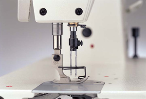 Nueva Máquina de Coser Manual Juki MP-200N Diseñada Específicamente para Costuras Superiores en Solapas de Ropa Masculina y Costuras Laterales de Pantalones - Product Image 4