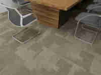 Carrelage de moquette personnalisé antistatique à double texture, brun chaud, surface à grain doux, confortable, usage commercial, luxe léger, salon, chambre à coucher