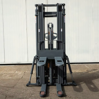 Transpalette Électrique Autoporté MOVMES 1500kg à Batterie Lithium, Levée 5m 6m pour la Manutention de Matériaux en Entrepôt