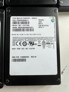 Pm1633 MZ-ILS1T90 1TB SAS SSD MZILS1T9HCHP-000C3 118000202 ความจุ 1TB ให้พื้นที่จัดเก็บข้อมูลมากมายสำหรับการใช้งานที่หลากหลาย เอสเอเอส - Product Image 3