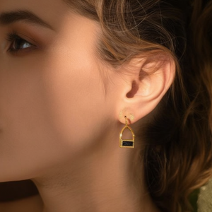 Pendientes de aro de acero inoxidable chapados en oro con incrustaciones de piedra negra, joyería de moda para mujer - Product Image 3