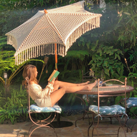 Parasol de patio en bois au crochet de luxe, fait à la main, avec des glands en coton, parasol en macramé, parasol de plage avec franges