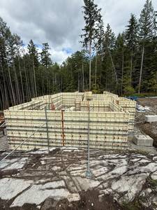 Paneles de Encofrado de Plástico Reutilizables Ajustables para la Construcción de Muros, Losas y Columnas de Hormigón - Product Image 1