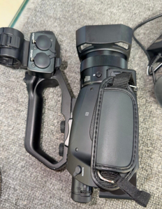 Cámara Sony HXR-NX80 Usada en Buen Estado, Zoom 12x, 4K, para Grabación de Video e Imágenes, Videocámara Profesional - Product Image 3