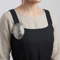 Broche tortue en acier inoxydable poli avec motif tissé celtique traditionnel pour manteaux féminins