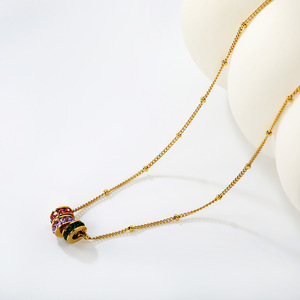 Collar de círculo con diamantes de colores de estilo europeo, colgante de acero inoxidable para mujer, uso diario - Product Image 4