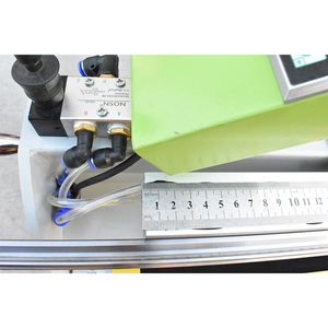 Machine de découpe de verre à commande pneumatique avec affichage numérique JUNDE pour la découpe de petits objets en verre et de meubles - Product Image 6