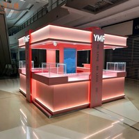 Présentoir à bijoux rose clair personnalisé Atrium Vitrine d'exposition de bijoux de centre commercial haut de gamme pour les marques de luxe