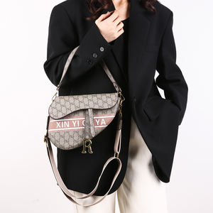 Sac à main tendance à motif géométrique, en PU avec doublure en polyester, fermeture éclair, sac portable à porter sous le bras - Product Image 2