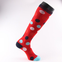 Vente en gros coloré 20-30mmhg genou haute athlétique course à pied cyclisme infirmière Football Sport femmes hommes chaussettes de compression