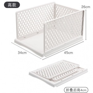 Armario con estantes escalonados, una solución de almacenamiento para armarios, un divisor vertical para guardar ropa y una partición interior. - Product Image 4