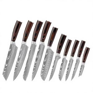 Cuchillo Santoku <span class=keywords><strong>JBL</strong></span> de Acero al Carbono Estilo Japonés con Mango de Resina y Funda de Cuero para Diestros (Longitud de Hoja de 6-7.9 pulgadas) - Product Image 1