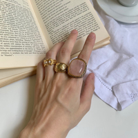 Vente en gros d'usine : Bague carrée épaisse vintage en laiton plaqué or 18 carats avec quartz rose naturel, Fabricant