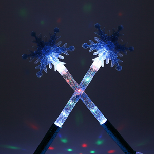 Varita Mágica de Copo de Nieve Navideño con Luz Estelar, Varita de Copo de Nieve LED con Patrón de Copo de Nieve y Purpurina, para Teatro de Colores de la Princesa de la Suerte - Product Image 3