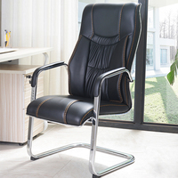 Chaise de conférence commerciale en cuir noir, base en traîneau moderne, pour visiteurs et invités, idéale pour salle de réunion, bureau, hall d'attente