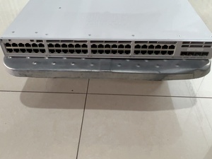 Commutateur Ethernet Gigabit 24 ports série 9300L C9300L-24T-4X-E avec 4 ports SFP+ 10G pour connectivité réseau haute densité 24x Giga - Product Image 6