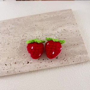 Pendientes tejidos Pendientes de fresa tejidos a mano encantadores y dulces para mujer Uionen 1034 - Product Image 6