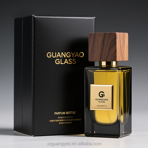 Bouteille en verre de parfum de haute qualité transparente carrée de luxe personnalisée 30ml 50ml bouteille de parfum vide sertie avec couvercle en bois - Product Image 1