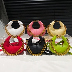 حقيبة يد صغيرة وشنطة كروس نسائية من البولي يوريثان بتصميم عصري وألوان الحلوى الرائجة لعام <span class=keywords><strong>2025</strong></span>، محفظة نقود لطيفة للفتيات مع سلسلة - Product Image 1