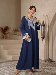 Abaya <span class=keywords><strong>di</strong></span> Lusso <span class=keywords><strong>per</strong></span> Donne Musulmane, Caftano con Ricami Dorati, Elegante Vestito Lungo in Velluto e Raso, Abbigliamento Islamico Modesto - Product Image 4