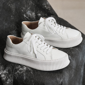 Zapatillas Blancas para Hombre 2026, Estilo Chunky con Plataforma para Aumentar la Altura, Zapatillas Casuales de Skate, Zapatillas de Plataforma Modernas para Uso Diario - Product Image 1