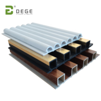 Panneaux muraux décoratifs 3D en WPC à lamelles cannelées pour murs ou plafonds et panneaux de revêtement PVC pour téléviseurs d'intérieur – Art intérieur moderne