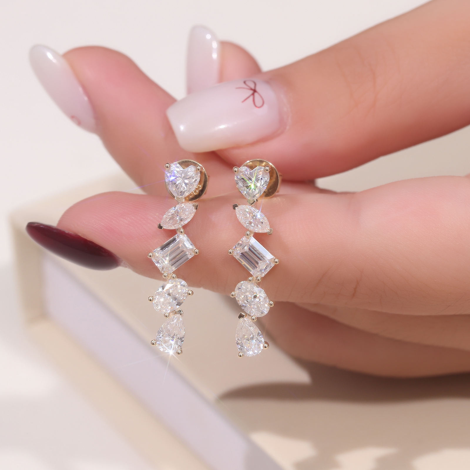 Boucles d'oreilles en or 18 carats avec diamants de laboratoire