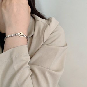 Bracelet chaîne large en argent sterling S925 avec visage souriant, design rétro minimaliste, bijoux unisexe pour tous les jours - Product Image 1