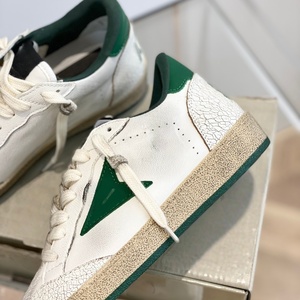 Zapatillas de Diseño de Piel Genuina de Ganso Blanco Antideslizantes de Lujo Cómodas para Skateboard Doradas con Efecto Desgastado para Caminar, Zapatos de Moda y Tendencia - Product Image 6