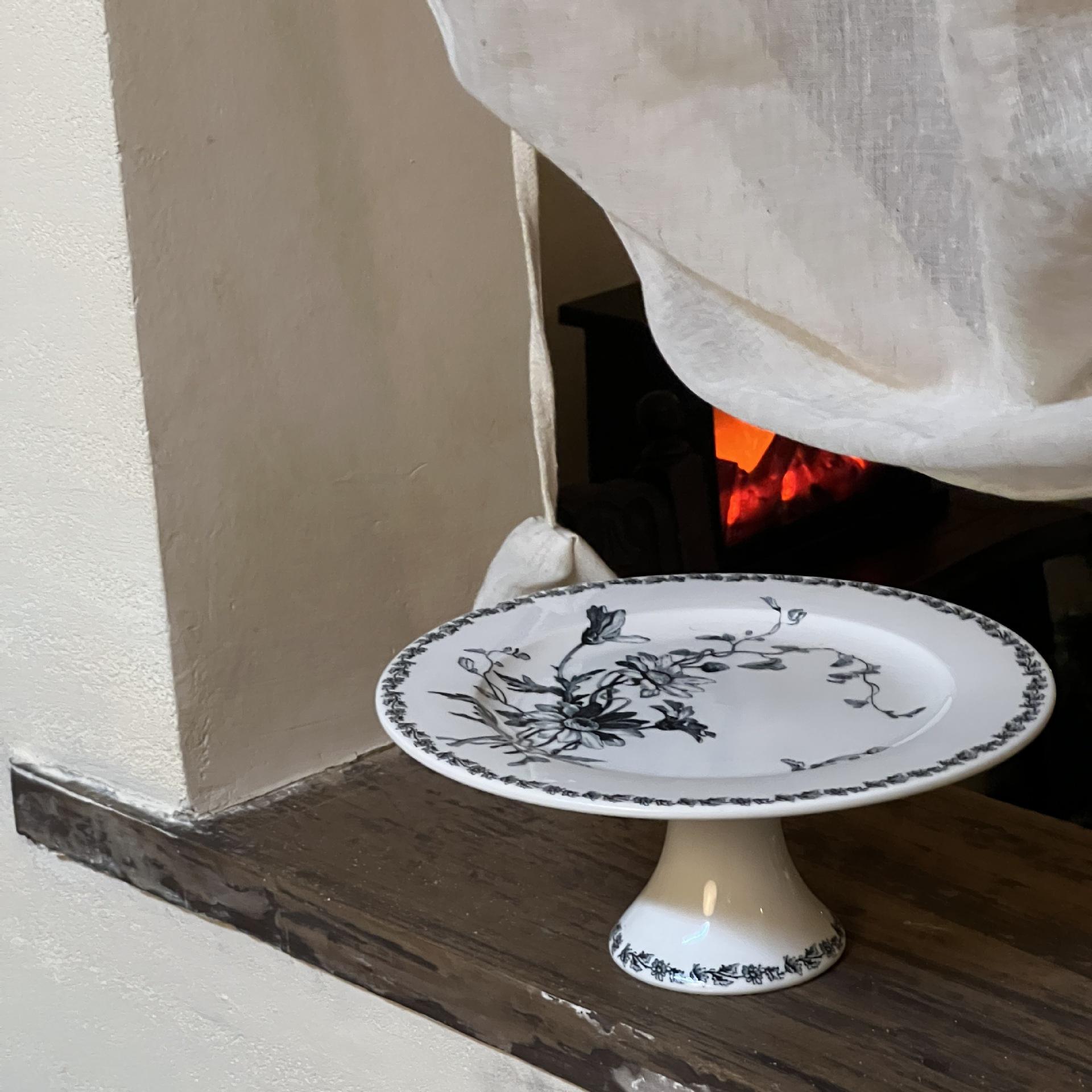 เท้าสูง8นิ้ว