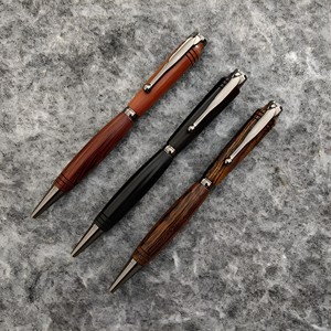 Penna a sfera in legno di sandalo eco-friendly lucidata a mano personalizzabile legno noce ebano botti penna
