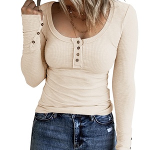 Camiseta Henry ajustada para mujer, camiseta de manga larga con botones hacia abajo, cuello redondo bajo, Top de punto acanalado - Product Image 1