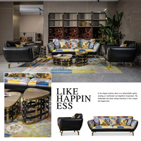 Ensemble de canapés et meubles de salon sur mesure de style italien avec armoire et pédale à finition dorée pour l'intérieur de villas et de maisons de prestige