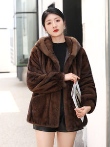 Nuova moda da donna giacca <span class=keywords><strong>di</strong></span> pelliccia <span class=keywords><strong>di</strong></span> <span class=keywords><strong>visone</strong></span> corta alla moda <span class=keywords><strong>con</strong></span> <span class=keywords><strong>cappuccio</strong></span> Casual invernale <span class=keywords><strong>cappotto</strong></span> in pelliccia <span class=keywords><strong>di</strong></span> <span class=keywords><strong>visone</strong></span> naturale - Product Image 2