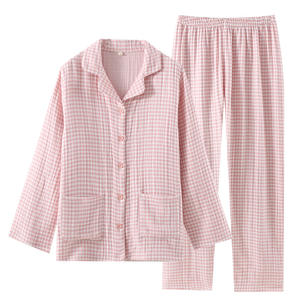 طقم بيجامة جديد للخريف والشتاء للزوجين من القطن الخالص بأربع طبقات من الشاش وحافة كاروهات، ملابس منزلية للرجال والنساء بأسلوب كاجوال وشعار أمامي - Product Image 1