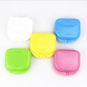 กล่องใส่เครื่องมือจัดฟัน กล่องใส่รีเทนเนอร์หลากสี กล่องเก็บฟันปลอม - Product Image 3