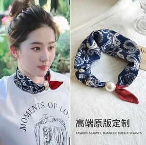 <span class=keywords><strong>Sciarpa</strong></span> <span class=keywords><strong>Elegante</strong></span> con Stampa Floreale e Chiusura Magnetica con Perle, Gioiello Decorativo per Abbigliamento Femminile da Ufficio - Product Image 2