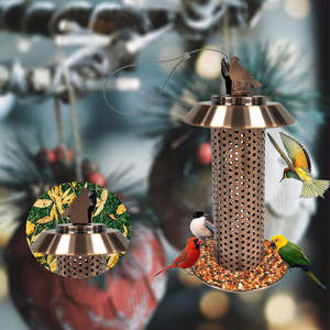 애완 동물 및 조류를위한 야외 뒤뜰 교수형 야생 견과류를위한 공장 직접 클래식 실린더 구리 도금 금속 튜브 조류 피더 - Product Image 5