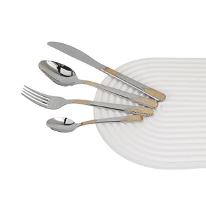 Vaisselle de table en perles Gold Accent Regent Silver Vaisselle - Product Image 4