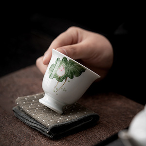 Taza de té de porcelana blanca, diseño tradicional chino redondo, taza pequeña personal para beber té de la tarde - Product Image 3