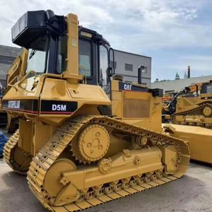 Bulldozer Caterpillar D5M d'occasion, modèle 2023, chenilles usagées, moteur, boîte de vitesses, pompe et accessoire tarière d'origine japonaise, certifié CE - Product Image 4