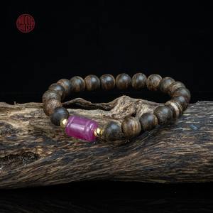 Bracelet en Bois d'Agar Rare qui s'enfonce dans l'eau, 8 mm, avec Pierres Précieuses de Rubis Mélangés, Bijoux Spirituels de Luxe, Prix de Gros - Product Image 4