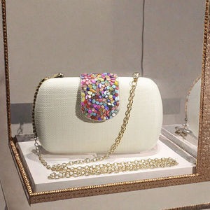 Bolso de Noche de Lujo para Dama con Decoración de Grava de Colores, Nuevo, Textura Tejida, Cadena, Tipo Clutch, de Poliéster, Listo para Envío Directo de Fábrica - Product Image 3