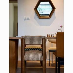 Chaise de salle à manger rembourrée de style vintage français, design rétro rouge pour salle à manger - Product Image 4