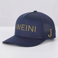 Op maat gemaakte heren 6-panel navyblauwe baseballpet met geborduurd logo, geperforeerd lasergesneden gaten, luxe strepen, waterdicht en geschikt voor sport.